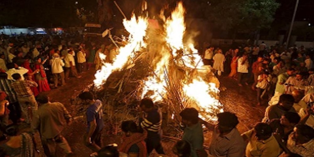 Holika Dahan in 2024/2025 - When, Where, Why, How is Celebrated?